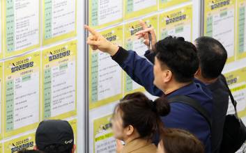 40대 취업자 21년만 최저치...점점 더 얇아지는 ‘경제 허리’