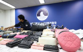 “설마 내 가방도?”...지난해 적발된 ‘짝퉁 명품’ 1위는
