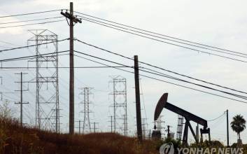 뉴욕유가, 트럼프 관세 부과 위헙에 강보합…WTI, 0.15%↑
